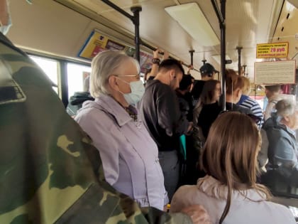 Забыть как страшный сон. В пик заболеваемости ковидом барнаульцы не спешат возвращаться к маскам