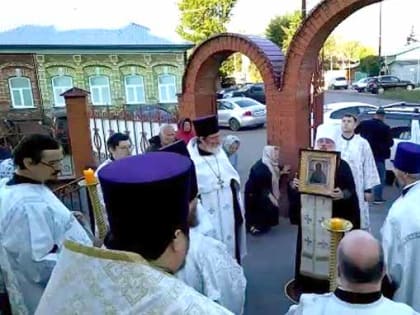 Мироточивая икона Божией Матери «Умягчение злых сердец» прибыла в Алтайский край