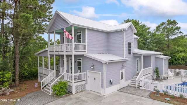 320 Governor Safford Lane, Emerald Isle, NC 28594