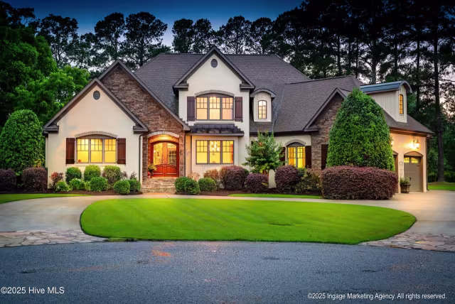 2900 Groveland Drive, Greenville, NC 27858