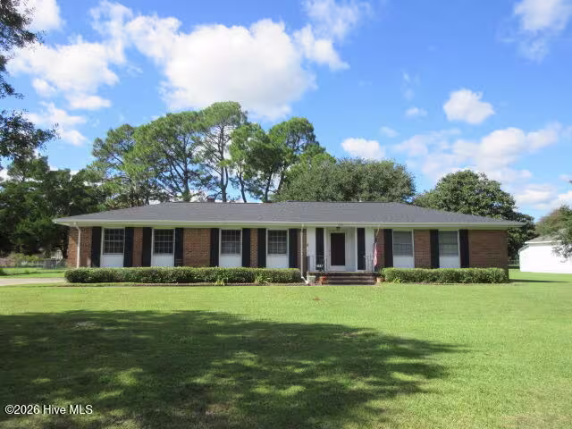 2211 North Road, Morehead City, NC 28557