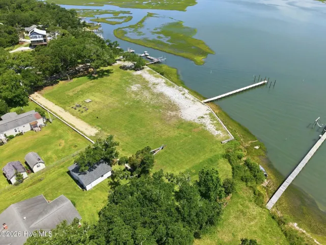 184 2 Lennoxville Point Road, Beaufort, NC 28516