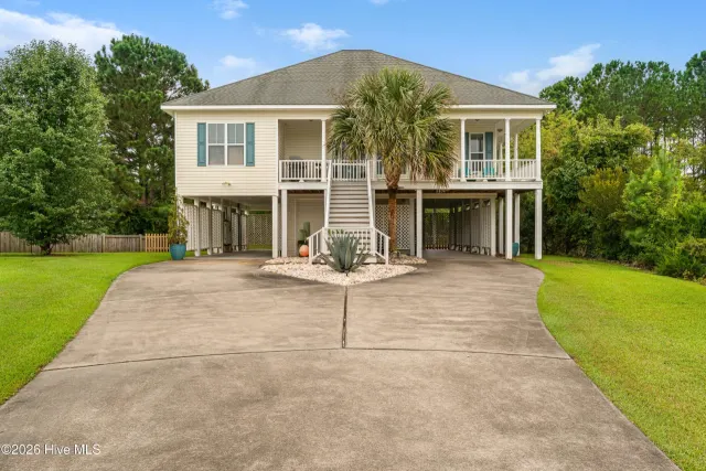 711 Captains Point, Beaufort, NC 28516
