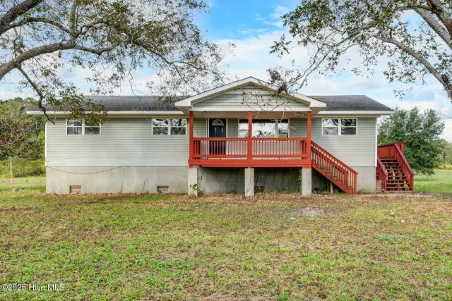 5882 Croomsbridge Road, Burgaw, NC 28425