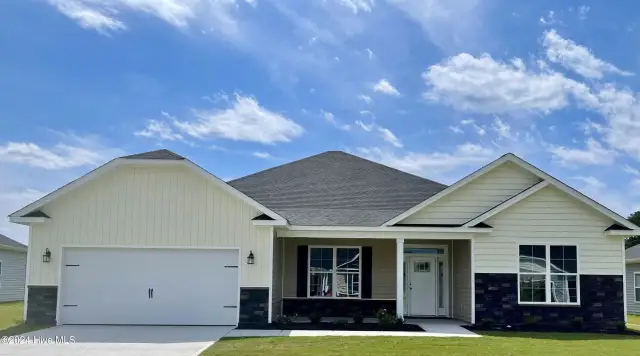 175 Seashore Street, Grimesland, NC 27837