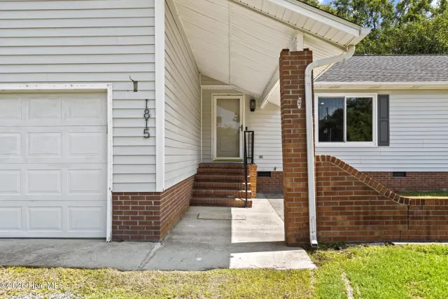 1815 Watts Landing Road, Hampstead, NC 28443