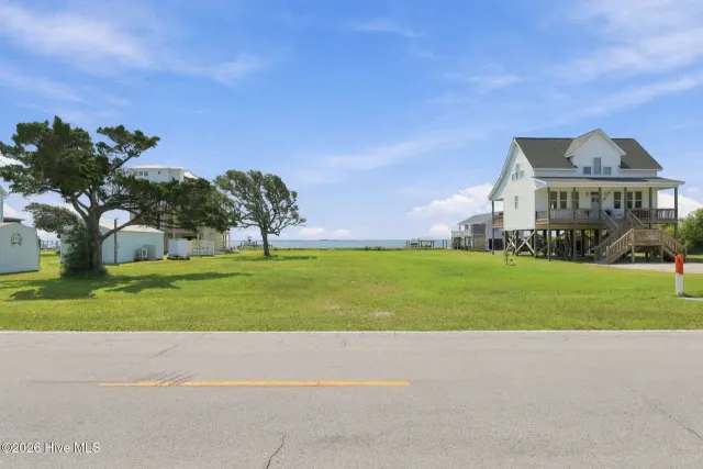 606 Island Road, Harkers Island, NC 28531
