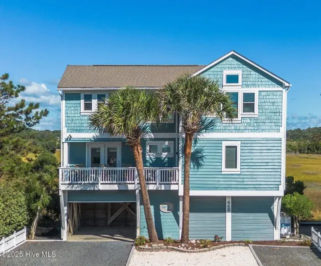 648 Ocean Boulevard W, Holden Beach, NC 28462