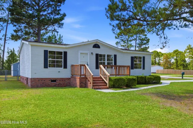 101 Larch Court, Hubert, NC 28539
