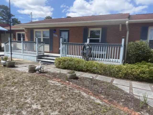 456 Sand Ridge Road, Hubert, NC 28539