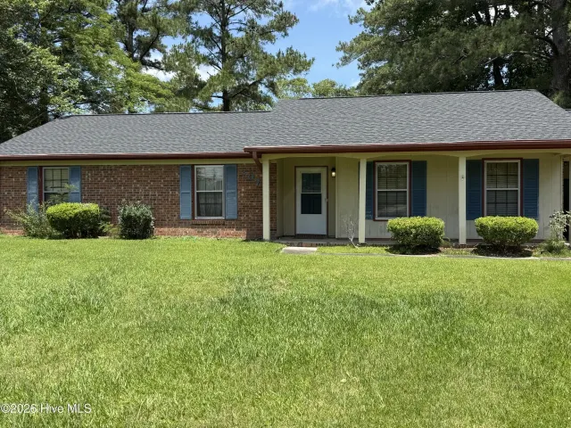 207 E Willowood Lane, Jacksonville, NC 28546