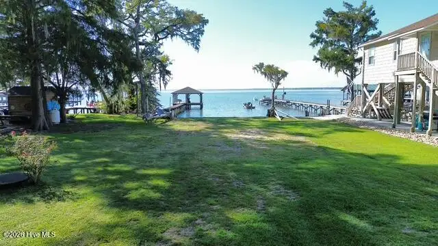 804 42 Canal Cove Road, Lake Waccamaw, NC 28450