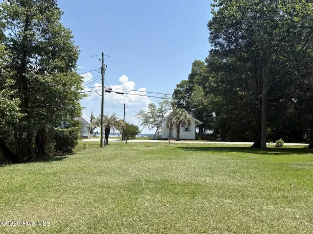 Near 2072 49-53 Waccamaw Shores Road, Lake Waccamaw, NC 28450