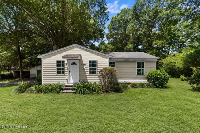 4044 Nc Highway 50, Maple Hill, NC 28454