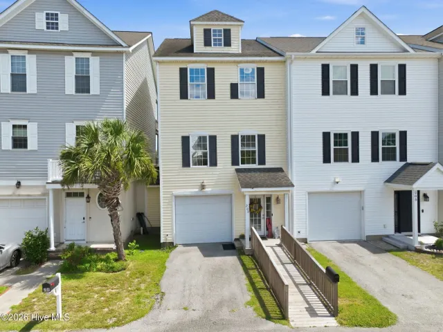 1800 Bay Street 206, Morehead City, NC 28557