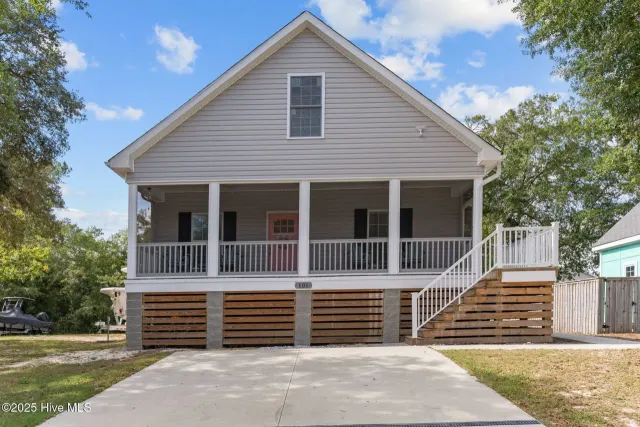 101 SW 28th Street, Oak Island, NC 28465