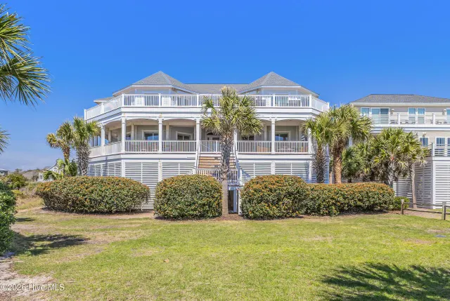 121 SE 67th Street, Oak Island, NC 28465