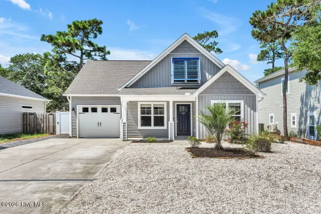 127 NE 15th St, Oak Island, NC 28465