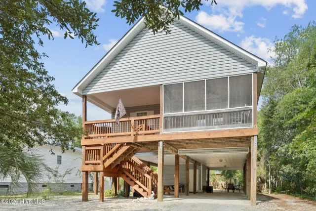 143 NE 4th Street, Oak Island, NC 28465