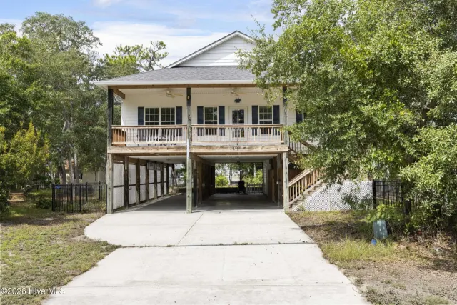 225 NE 39th Street, Oak Island, NC 28465