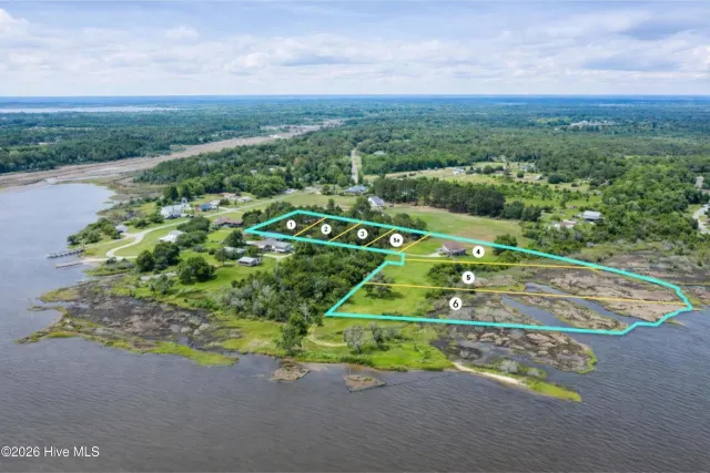 301 Intracoastal Court, Sneads Ferry, NC 28460