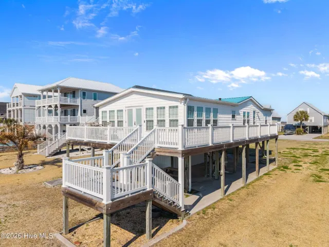 9055 W 9th Street, Surf City, NC 28445