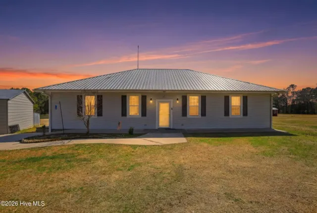 335 Bull Tail Road, Wallace, NC 28466
