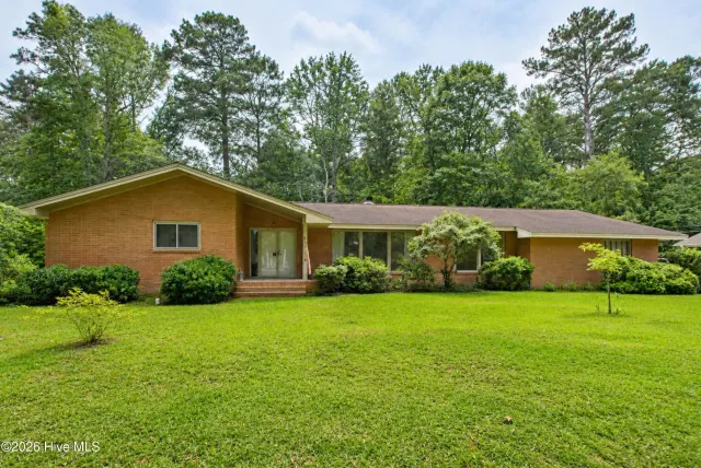 527 Edgewood Circle, Whiteville, NC 28472