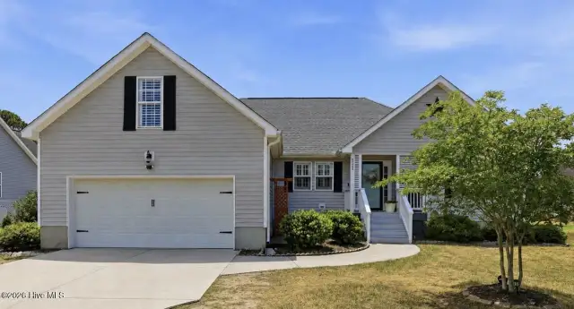 8504 Lakeview Drive, Wilmington, NC 28412