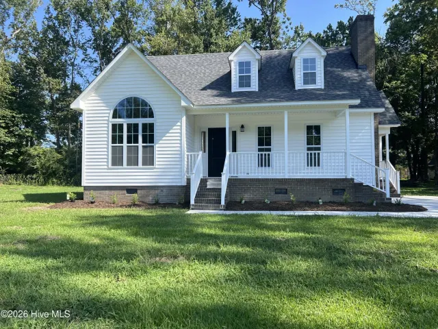 2304 Woodridge Drive, Winterville, NC 28590