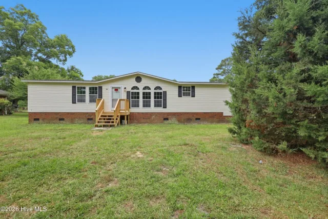 107 W Robertson Street, Beulaville, NC 28518