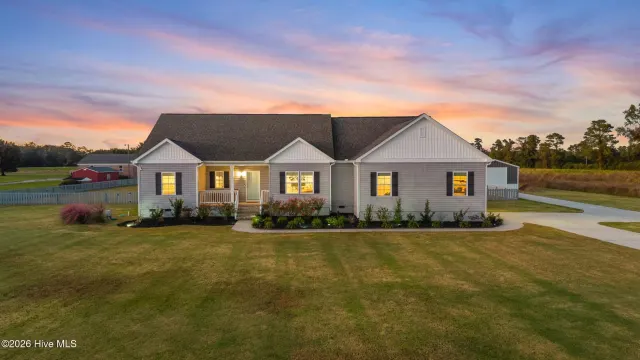 686 Piney Woods Road, Burgaw, NC 28425