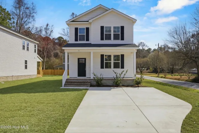 711 W Hayes Street, Burgaw, NC 28425
