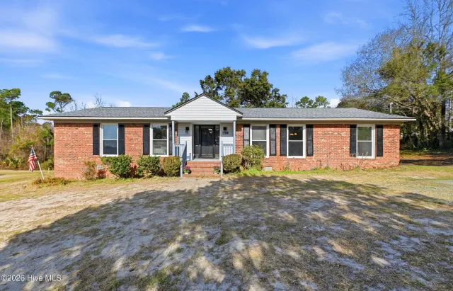 718 Hughes Road, Hampstead, NC 28443