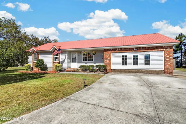 317 Cinnamon Drive, Hubert, NC 28539
