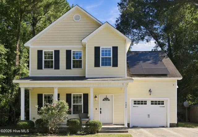 304 Raintree Circle, Jacksonville, NC 28540