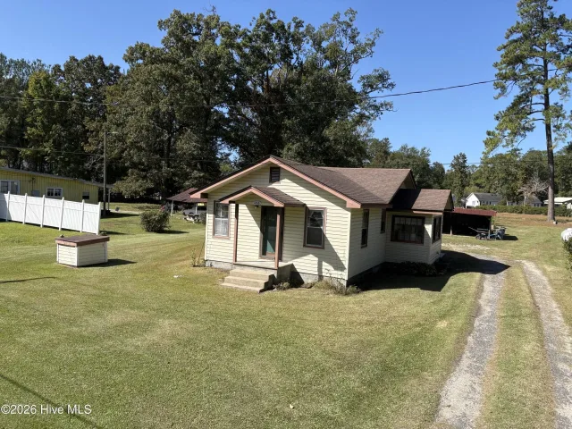 1088 Jefferson Road, Lake Waccamaw, NC 28450