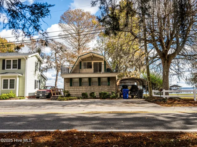 3002 Canal Cove Road, Lake Waccamaw, NC 28450