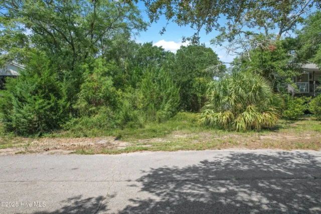 105 SE 8th Street, Oak Island, NC 28465