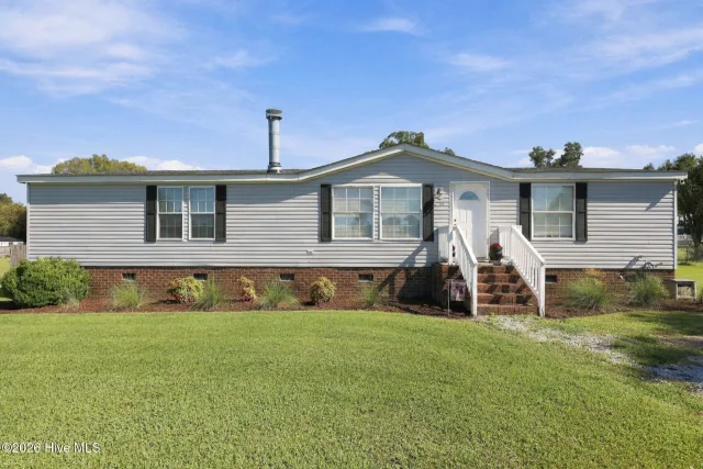 102 Wildcat Court, Richlands, NC 28574