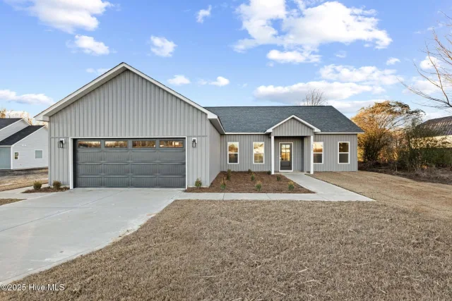 409 Wade Drive, Richlands, NC 28574