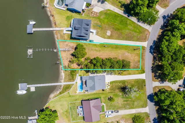 527 Chadwick Shores Drive, Sneads Ferry, NC 28460