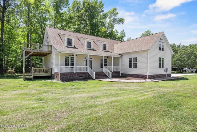 905 Charleston Place, Sneads Ferry, NC 28460