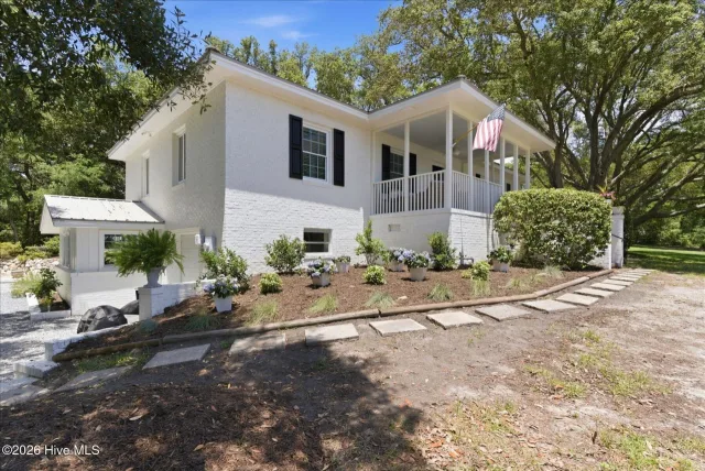 305 River Drive, Southport, NC 28461
