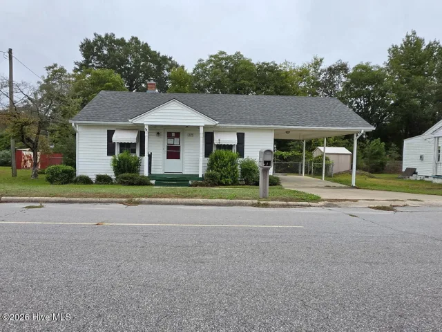 305 E Commercial Avenue, Stantonsburg, NC 27883
