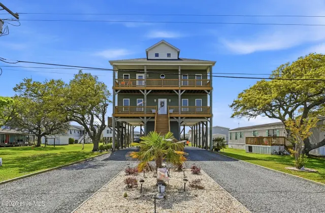 9021 W 9th Street, Surf City, NC 28445