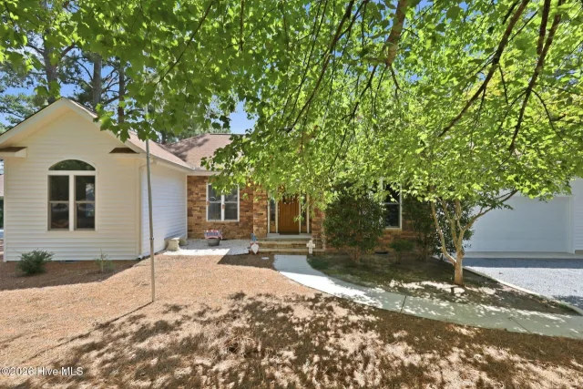 104 Fox Run Court, West End, NC 27376