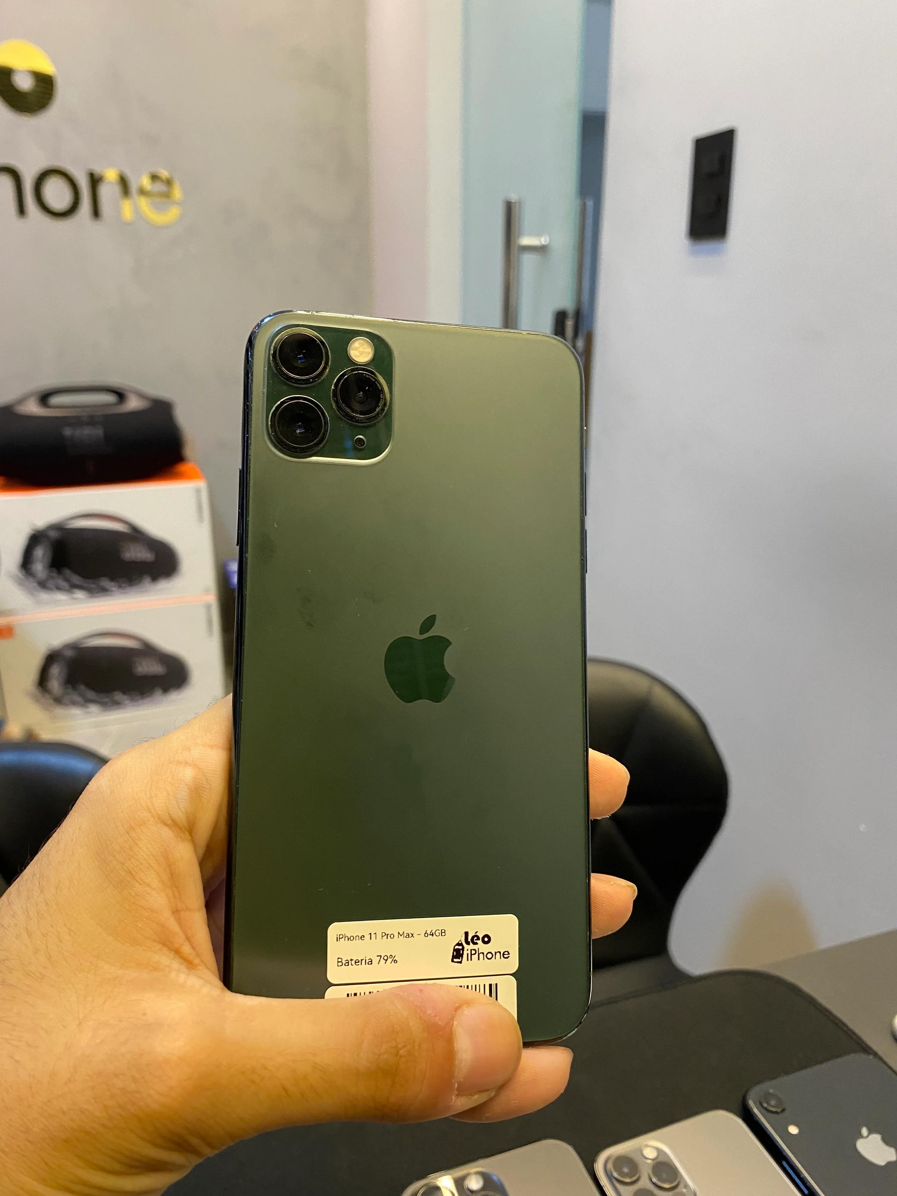 iPhone 11 Pro Max - 64GB - R$ 1.680,00 - Bateria 79% | Léo iPhone