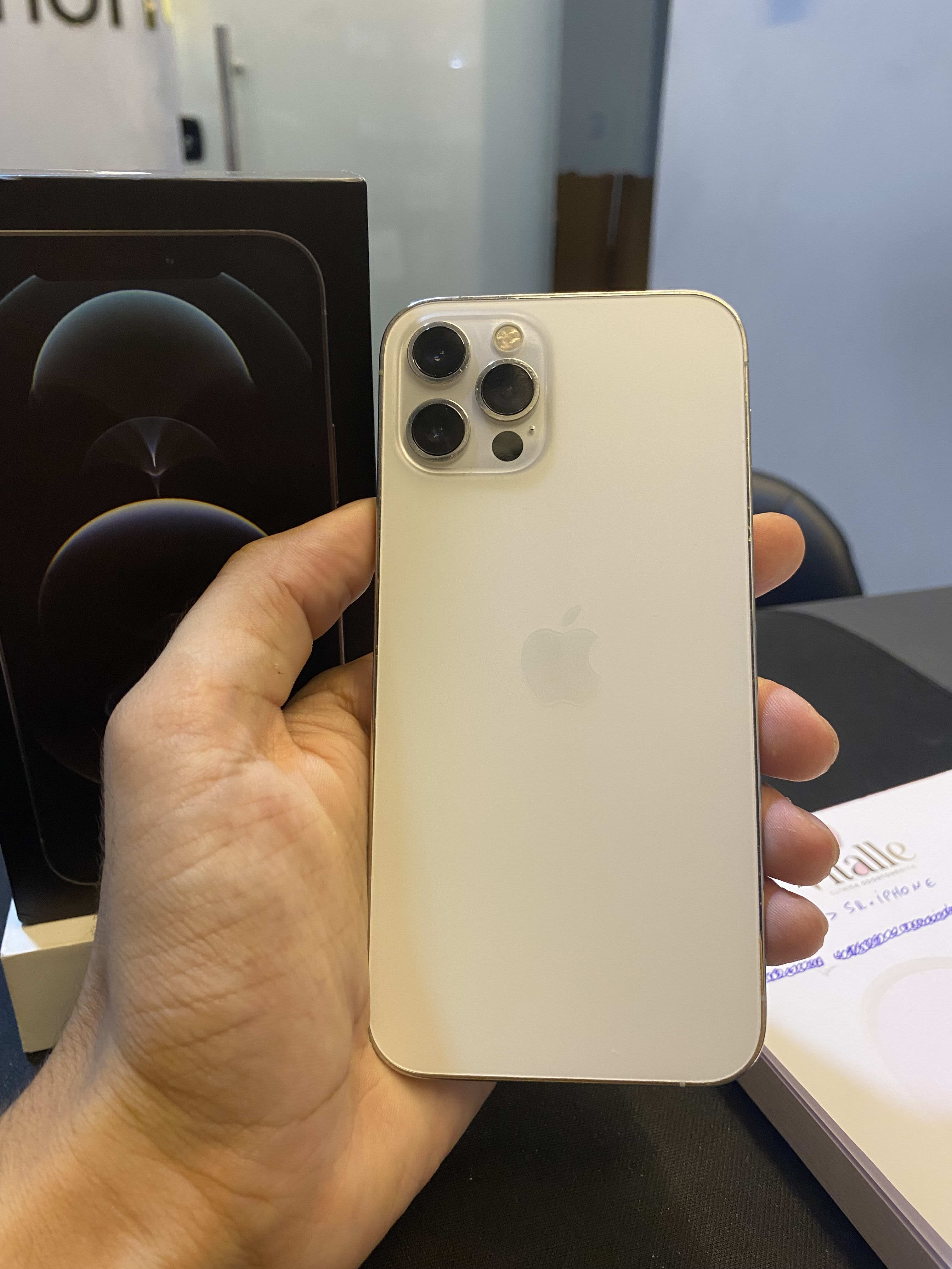 iPhone 12 Pro - 256GB - R$ 2.400,00 - Bateria 74% | Léo iPhone