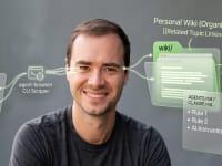 Karpathy přišel na to, jak používat AI jinak. A má pravdu.